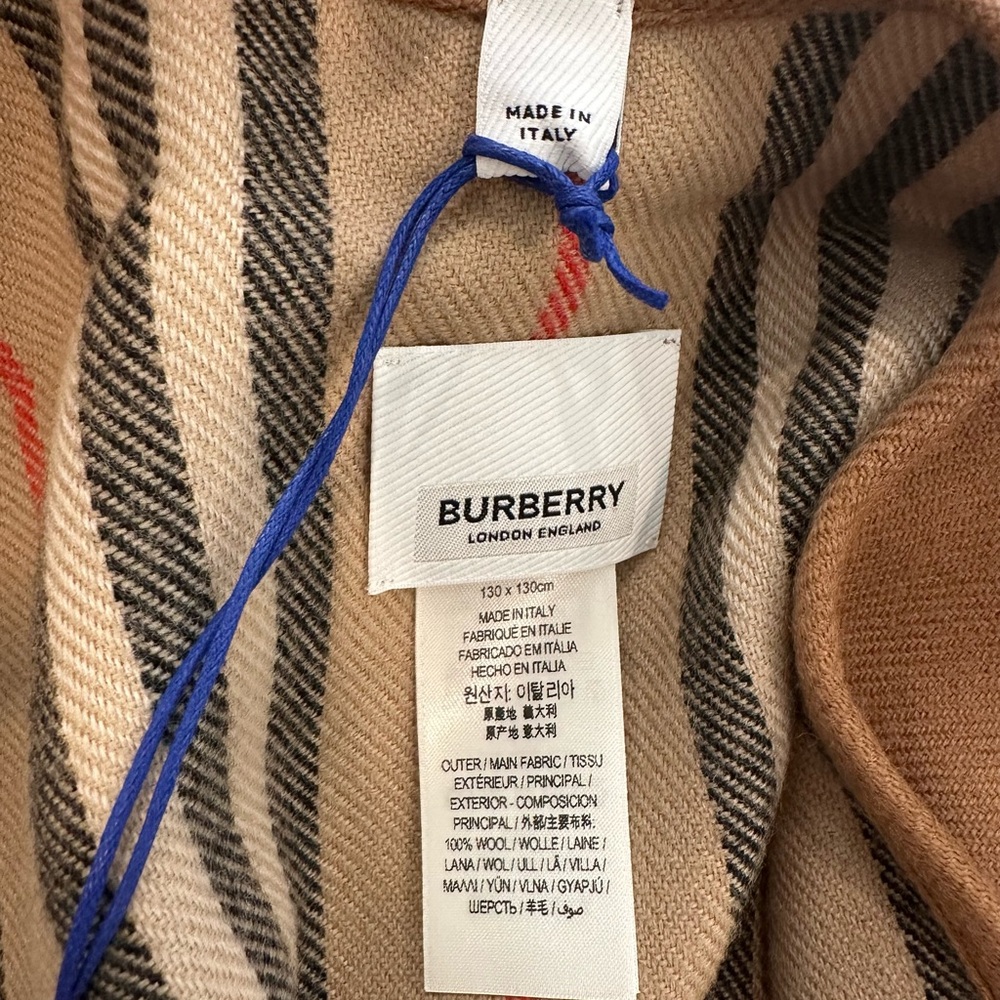 Burberry Beige and Plaid Wool Garment - Picture 2 of 5